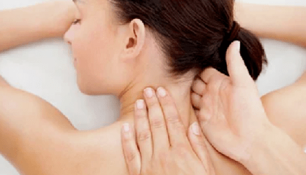 Trattamento dell'osteocondrosi cervicale con massaggio