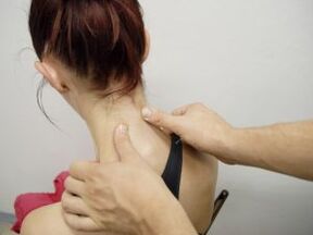 Massaggio per il trattamento e la prevenzione dell'osteocondrosi cervicale